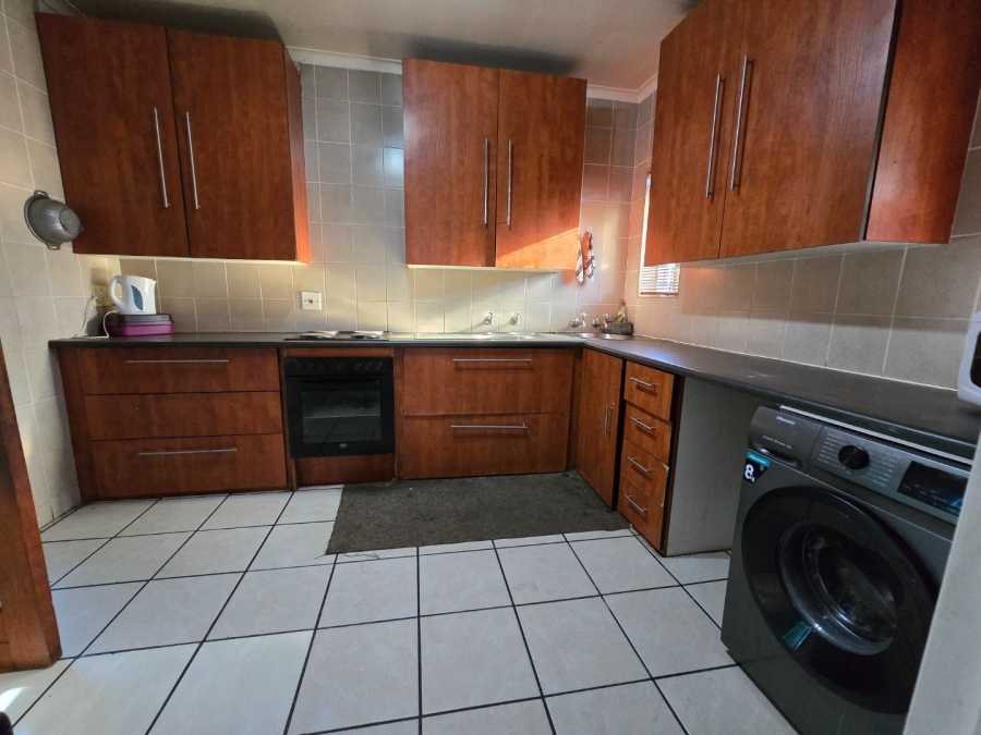 2 Bedroom Property for Sale in Kannoniers Park North West